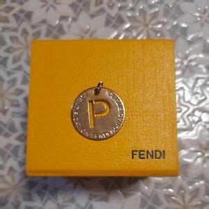 ciondolo fendi lettera ebay